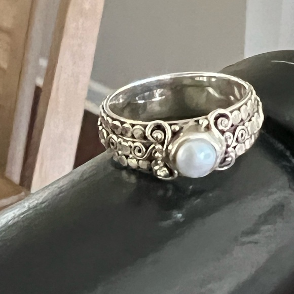 Sterling Silver Pearl Ring - Picture 10 of 11